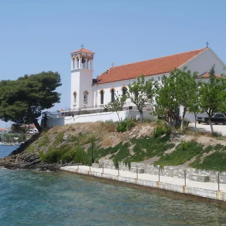 In Bb - Welcome To Petunia In Greece, Para18dise No01